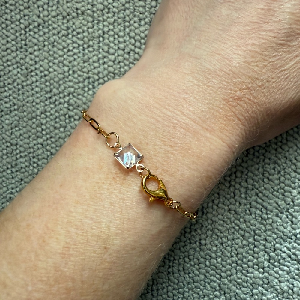 Elegant Gold plated and cubic zirconia bracelet